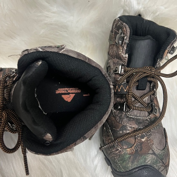 Boys size 1 Hiking Boots Camo - Picture 5 of 9